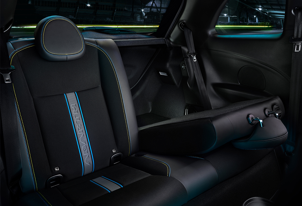 50/50 REAR SEATS SPLIT