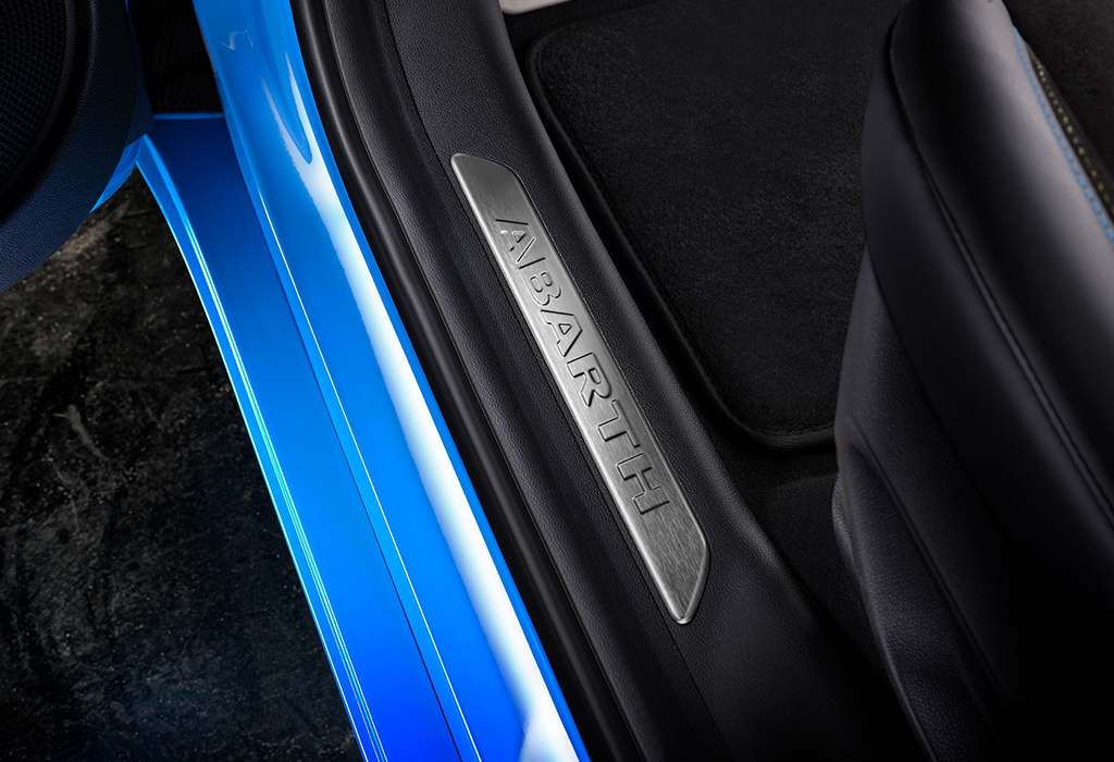 CHROMED KICK PLATE