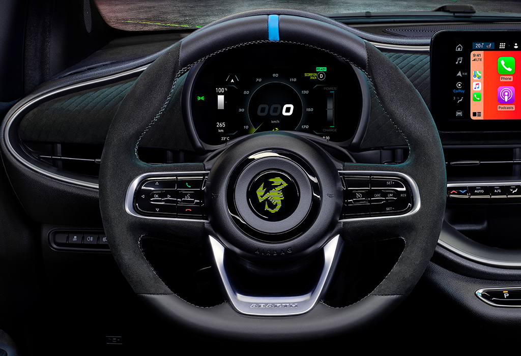 ALCANTARA AND LEATHER SPORTY STEERING WHEEL