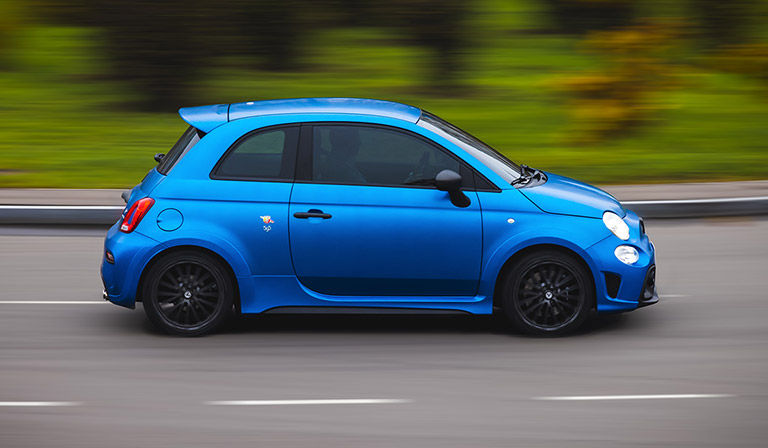 Voiture Sport Italienne Abarth 595 Competizione Modèle Performance Fiat 500  — Photo éditoriale © ermess #226849270