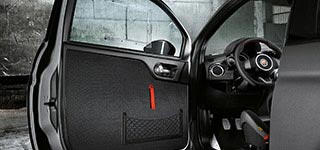 Abarth 695 Biposto dettaglio portiere