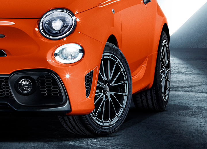 New Abarth 595 and Abarth 695 - Performance is a matter of choices.