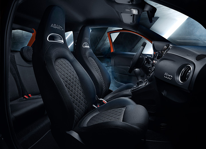 Abarth 595 (2024) interior